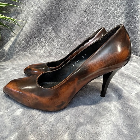 Donald J. Pliner Patent Leather Sari Heels - Picture 3 of 9